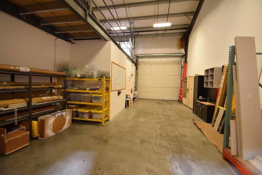 More Photos Of 2121 SW Deerhound Ave, Redmond Manufacturing For Lease