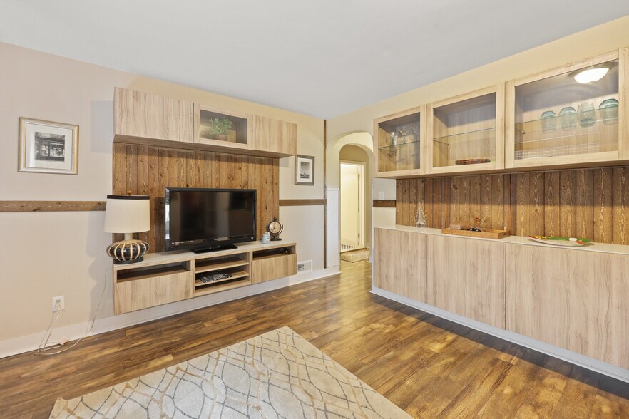 More Photos Of 3904 E Joppa Rd, Nottingham Flex For Sale