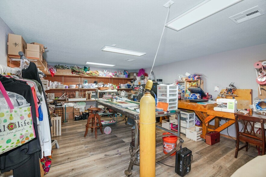 More Photos Of 517 E Brazos Ave, West Columbia Freestanding For Sale