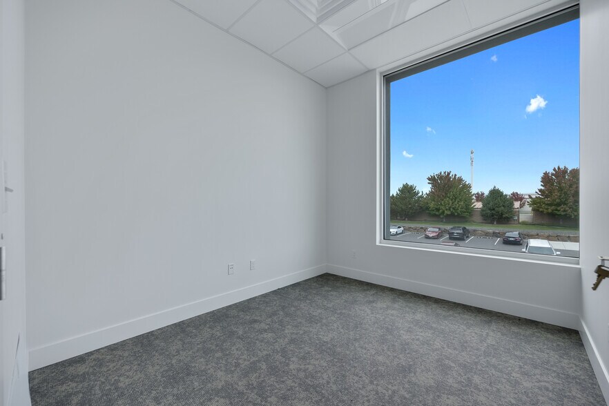 More Photos Of 9425 Sandifur Pky, Pasco Office For Sale