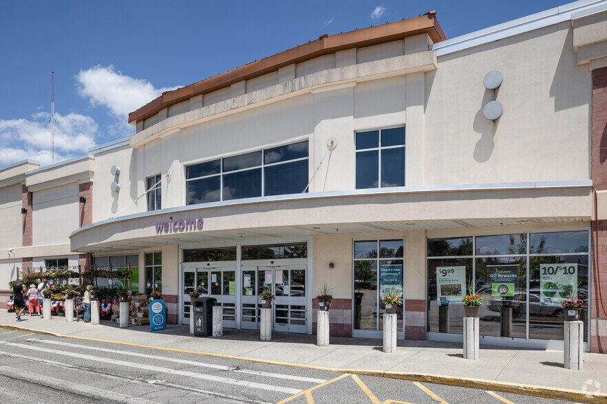 More Photos Of 380 W Pleasantview Ave, Hackensack Unknown For Lease