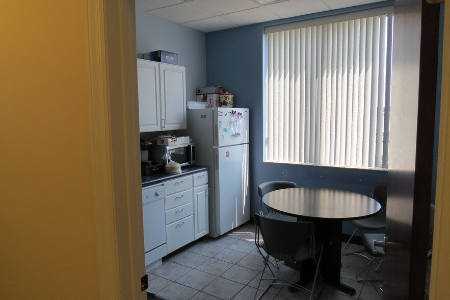 More Photos Of 8840 Calumet Ave, Munster Office For Lease