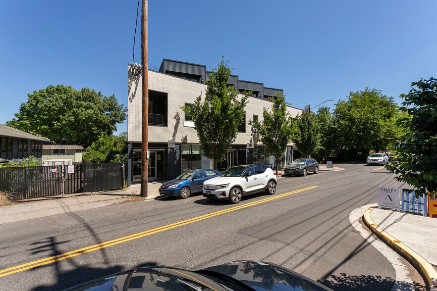 More Photos Of 1407 SE Cora St, Portland Restaurant For Sale