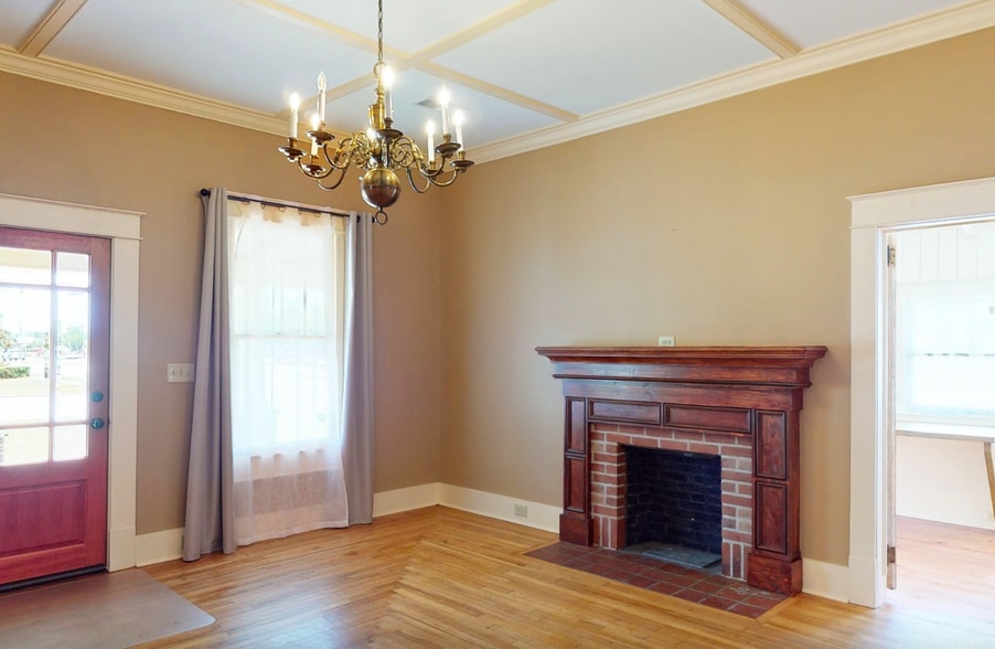 More Photos Of 111 West Orange St, Jesup Freestanding For Lease