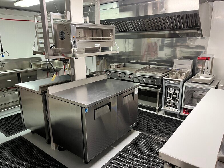 More Photos Of 111 E Dempsey St, Bryson General Retail For Lease