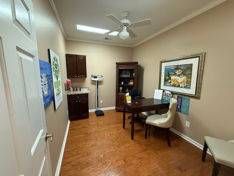 More Photos Of 4595 Towne Lake Pky, Woodstock Medical For Lease