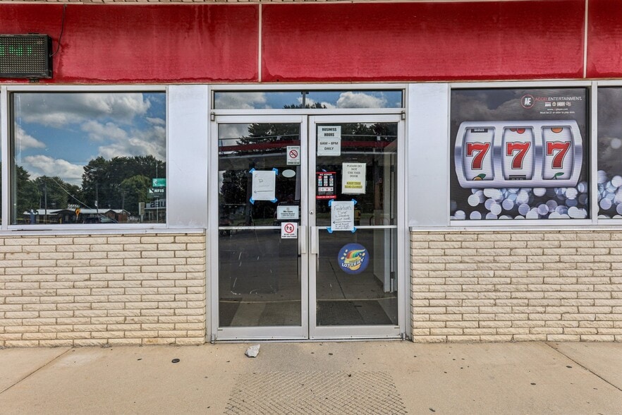 More Photos Of 402 W Johnson St, Pocahontas Flex For Sale