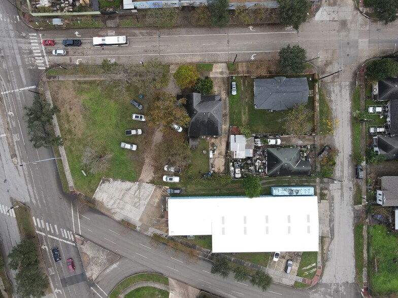 More Photos Of 320 N Sampson St, Houston Land For Lease