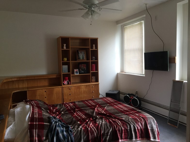 More Photos Of 1426 W River Rd, Waterloo Township Apartments For Lease