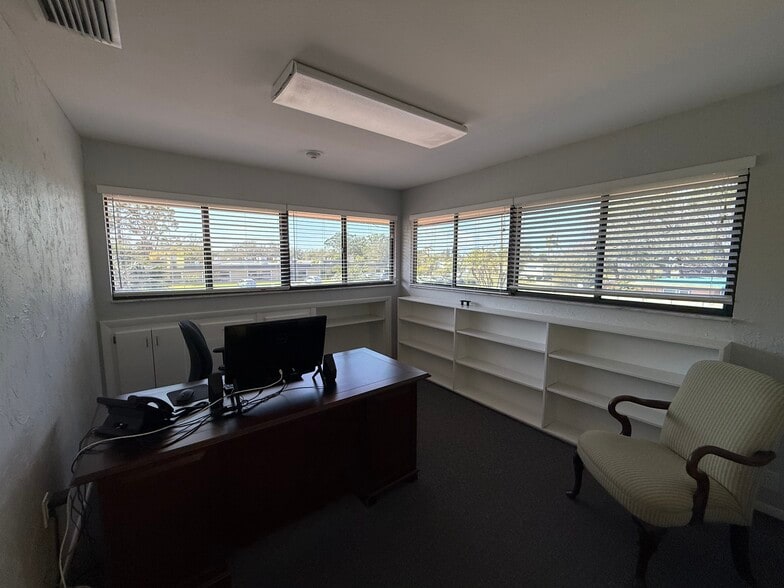 More Photos Of 5550 26th St, Bradenton Medical For Sale