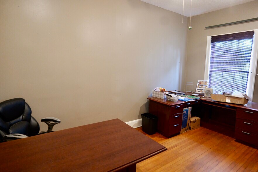 More Photos Of 1317 N Parkerson Ave, Crowley Storefront Retail Office For Sale