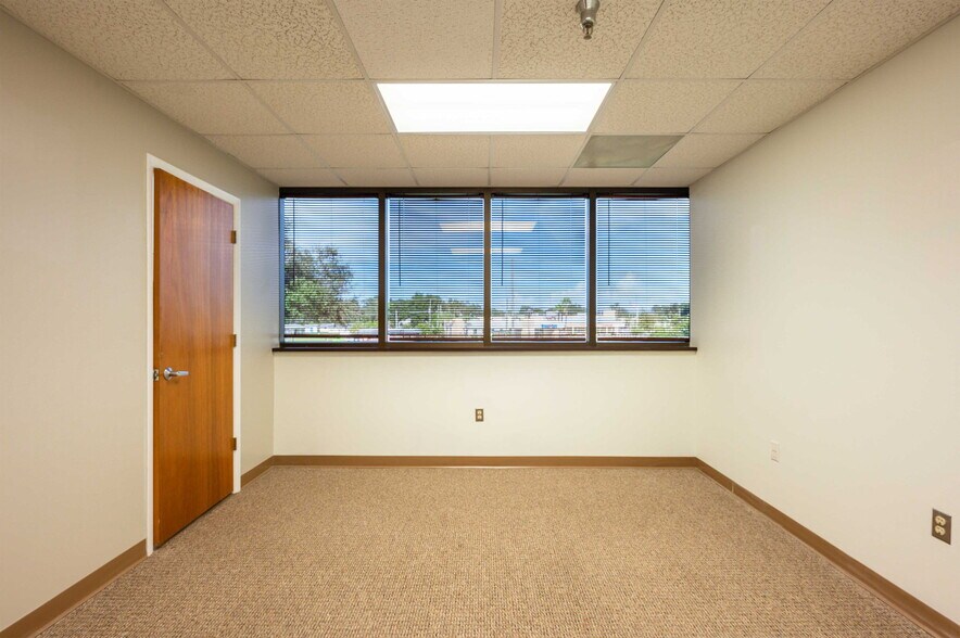 More Photos Of 6719 Gall Blvd, Zephyrhills Medical For Sale