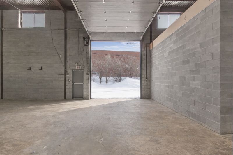 More Photos Of 9170 Boul Maurice-Duplessis, Montréal Warehouse For Lease