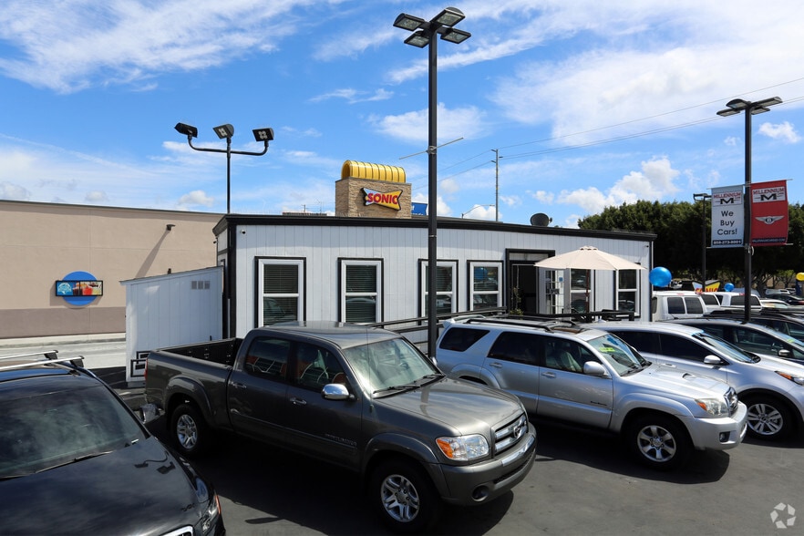 More Photos Of 2730 Garnet Ave, San Diego Auto Dealership For Sale