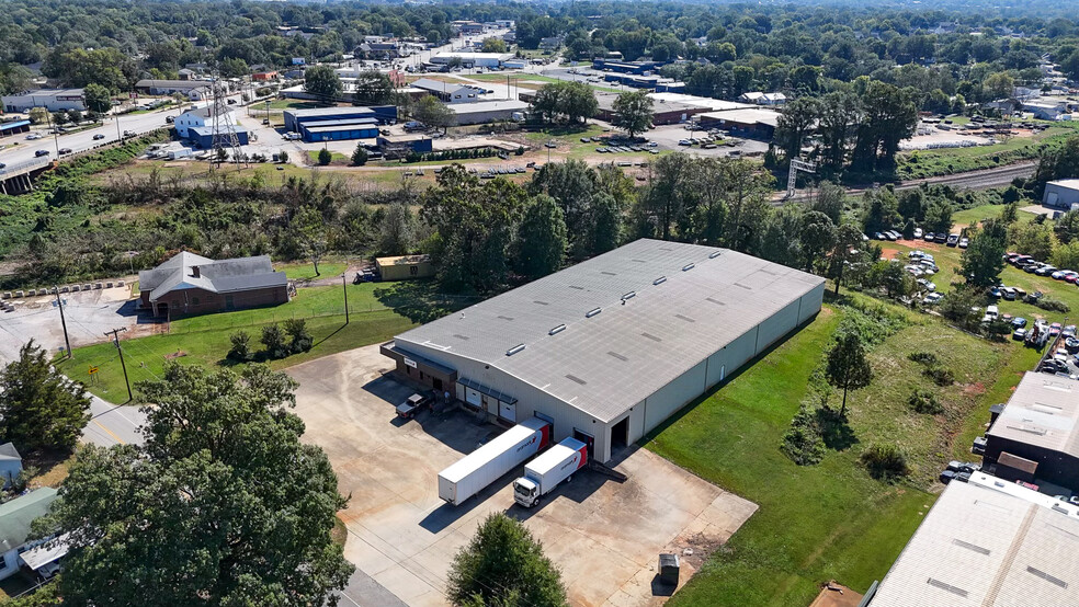 Primary Photo Of 222 Kerns Ave, Greenville Warehouse For Lease