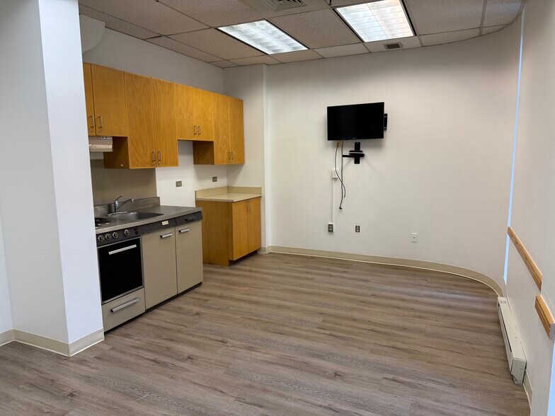 More Photos Of 446-450 Union Blvd, Allentown Medical For Lease