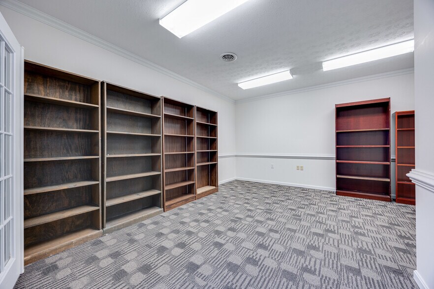 More Photos Of 30 E Main St, Luray Office For Sale