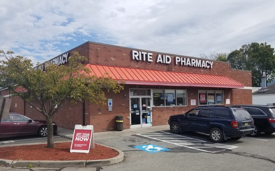 More Photos Of 237 Spring St, Newton Drugstore For Sale