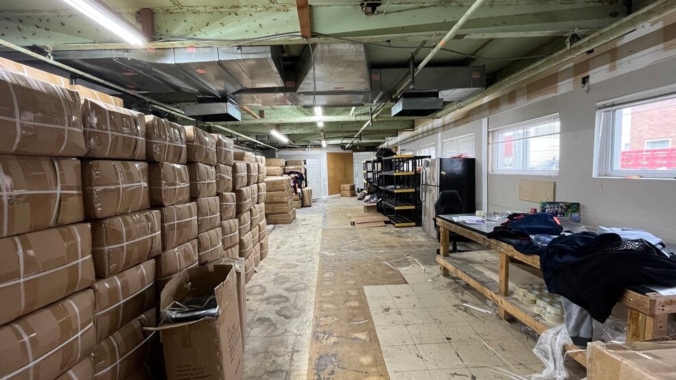 More Photos Of 131 Liberty Ave, Mineola Warehouse For Sale
