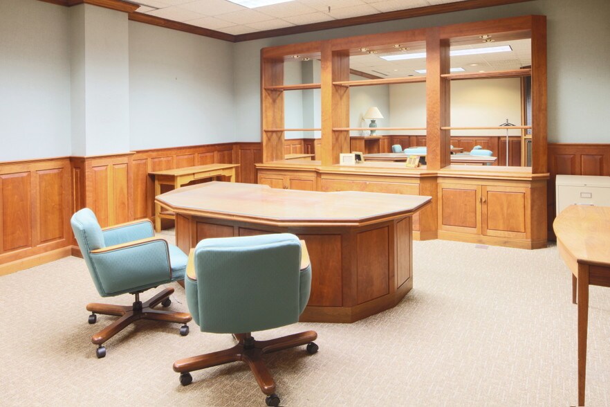 More Photos Of 1000 Fifth Ave, Huntington Medical For Lease