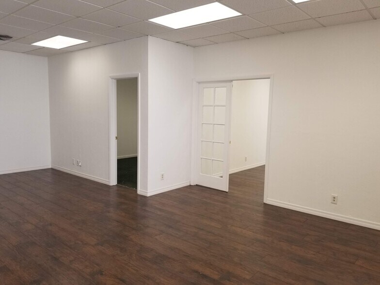 More Photos Of 4420 Tamiami Trl E, Naples Office For Lease