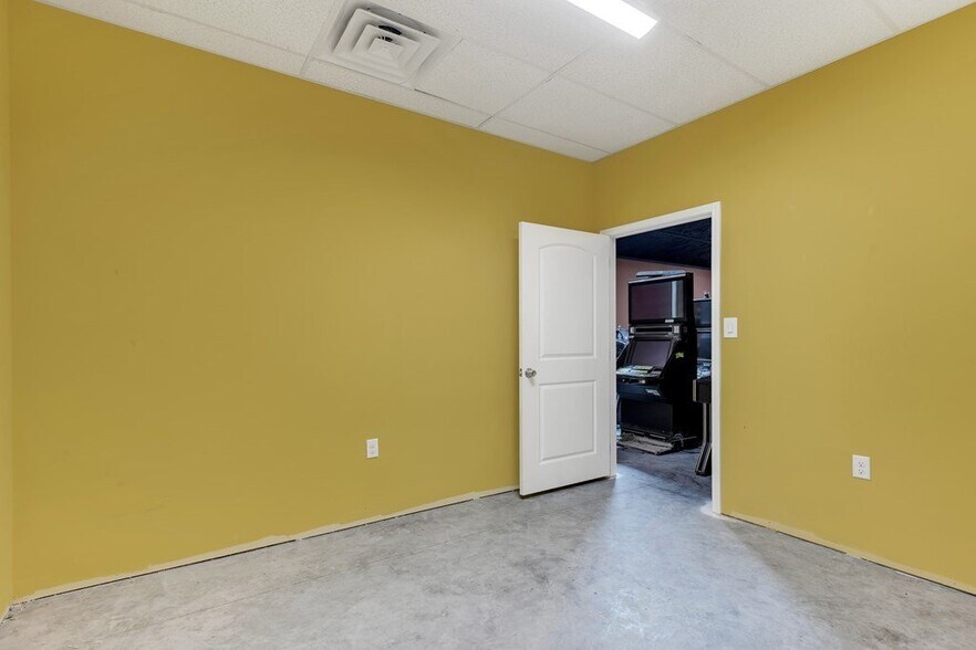 More Photos Of 6015 Andrews Hwy, Odessa Industrial For Sale