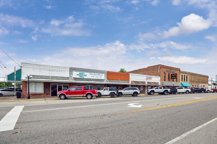 More Photos Of 113 Robb st, Trinity Storefront Retail Office For Sale