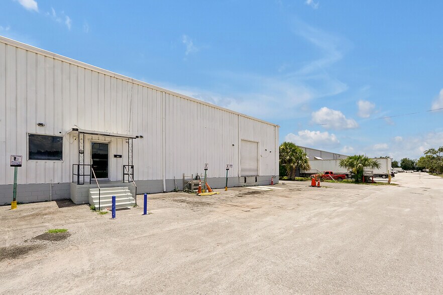 Primary Photo Of 11435 Rocket Blvd, Orlando Warehouse For Lease