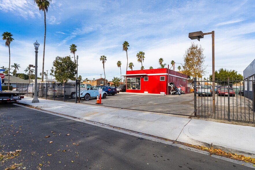More Photos Of 700 N Anaheim Blvd, Anaheim General Retail For Sale