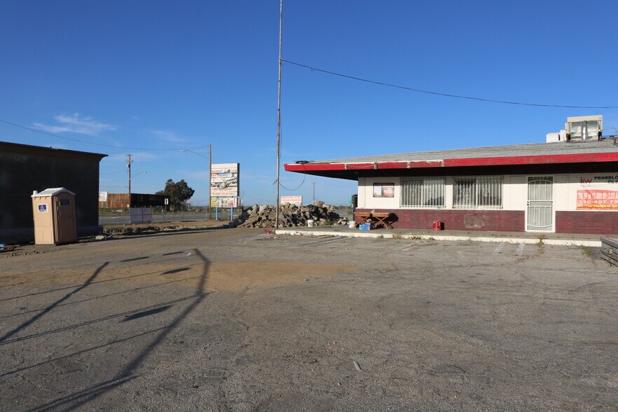 More Photos Of 13118 Pearblossom Hwy, Pearblossom Service Station For Lease