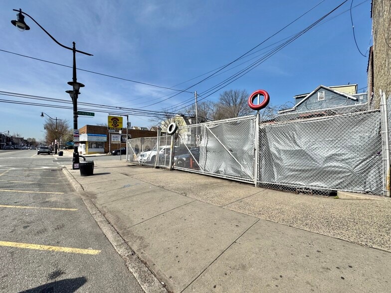 More Photos Of 973 Bergen St, Newark Auto Repair For Sale