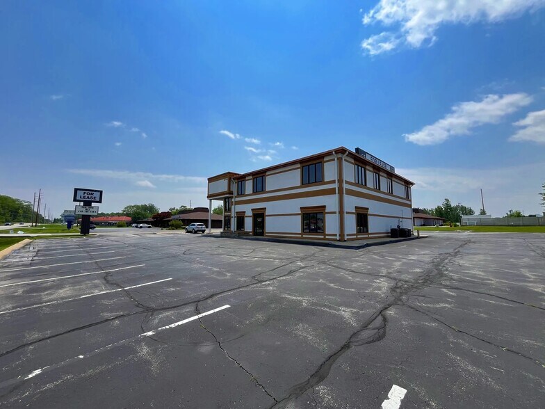 More Photos Of 8080 E 109th Ave, Crown Point Office Residential For Lease