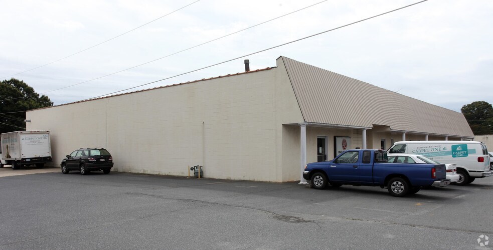 More Photos Of 2013-2017 S Fayetteville St, Asheboro Freestanding For Sale