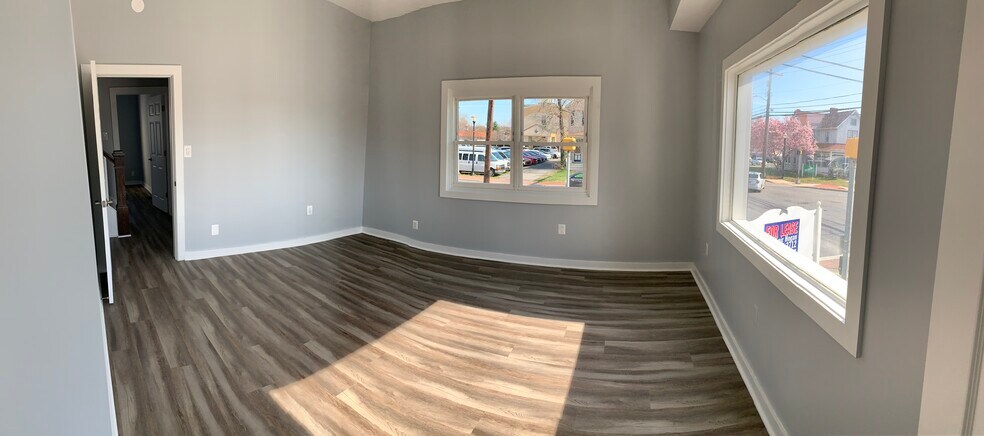 More Photos Of 200 Main St, Laurel Medical For Lease
