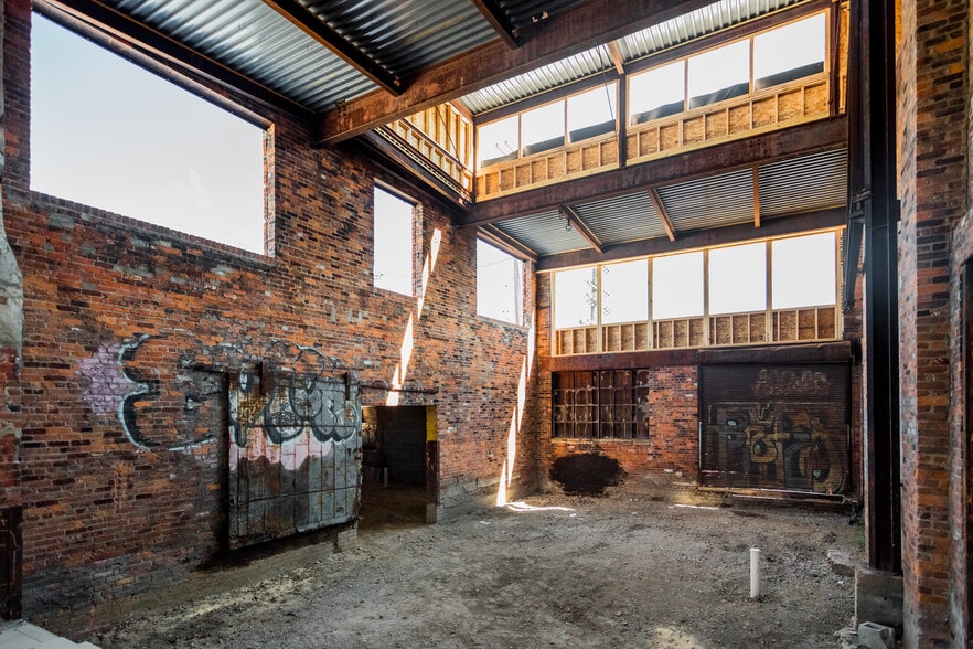 More Photos Of 277 Dubois St, Detroit General Retail For Lease