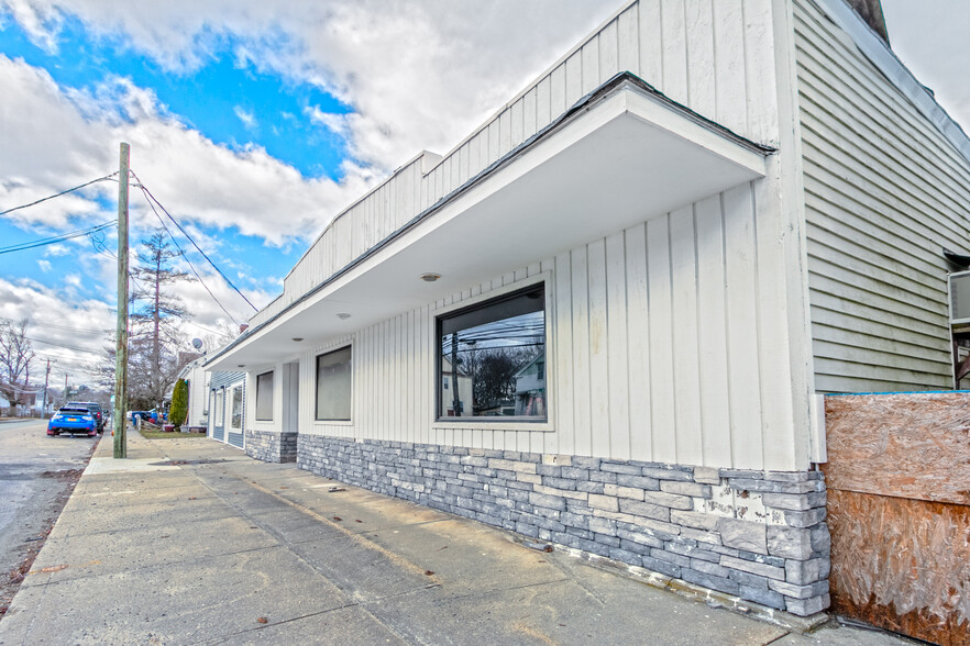 More Photos Of 164 S Main St, Brooklyn Storefront For Lease