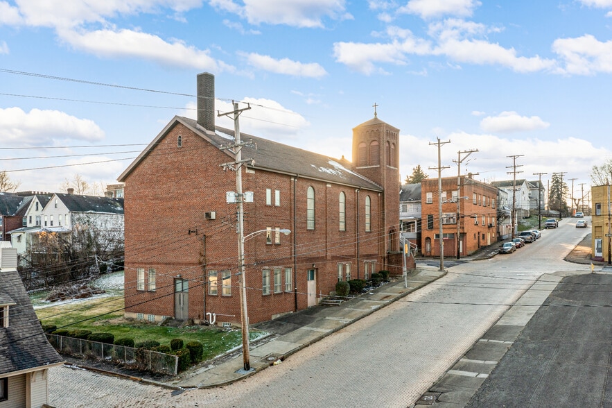 More Photos Of 105 S 5th St, Duquesne Specialty For Sale