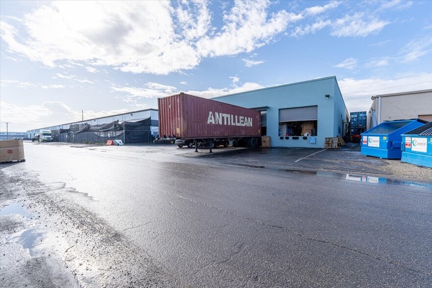 More Photos Of 3595 NW 54th St, Miami Warehouse For Sale