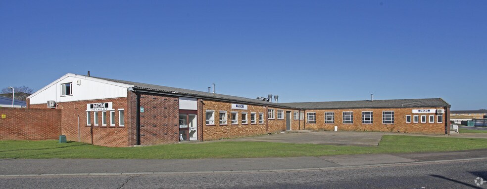 More Photos Of Robert Way, Wickford Warehouse For Lease