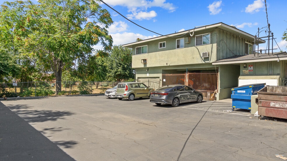 More Photos Of 555 W 25th St, San Bernardino Apartments For Sale