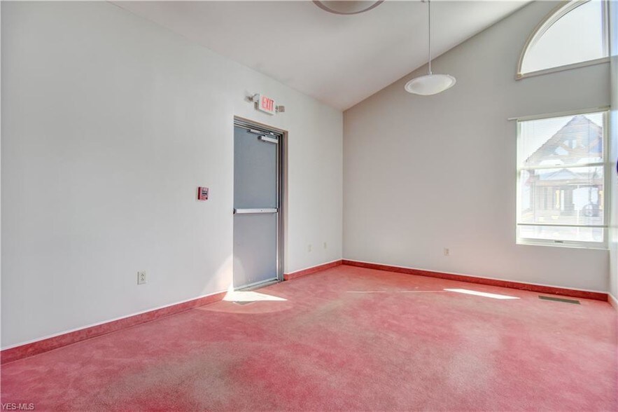 More Photos Of 8790 E Market St, Warren Medical For Sale