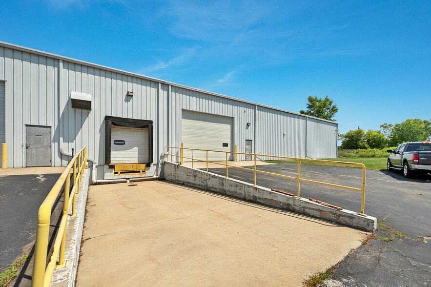 More Photos Of 1725 Suburban Dr, De Pere Manufacturing For Sale