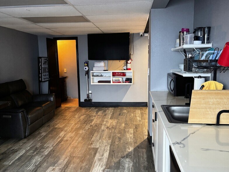 More Photos Of 1480 Ammons St, Lakewood Office For Sale