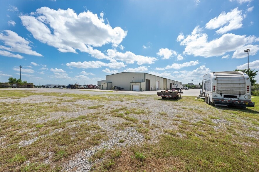 More Photos Of 13020 S Sunnylane Rd, Moore Industrial For Lease