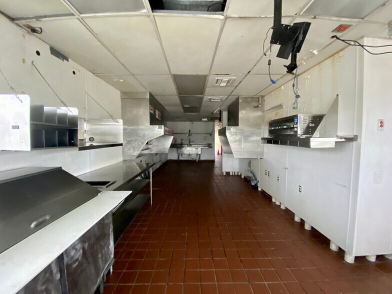 More Photos Of 6767 W Port Arthur Rd, Port Arthur Fast Food For Lease