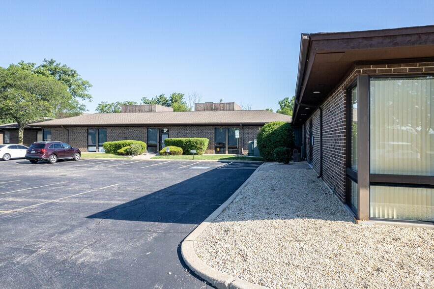 More Photos Of 199 S Addison Rd, Wood Dale Medical For Lease
