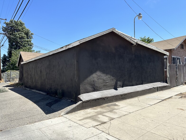 More Photos Of 2301 E Lewis Ave, Fresno Convenience Store For Sale