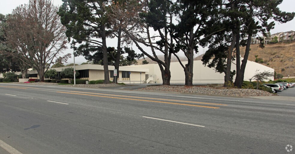 More Photos Of 380 Valley Dr, Brisbane Warehouse For Lease