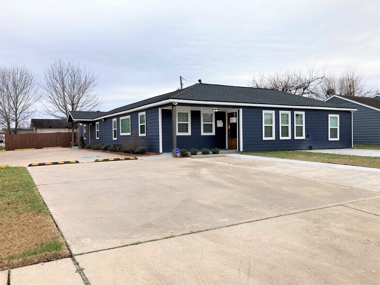 More Photos Of 2208 Strawberry Rd, Pasadena Office Residential For Sale