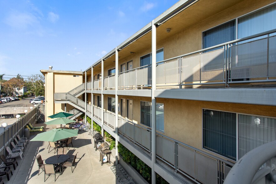 More Photos Of 721 W 30th St, Los Angeles Apartments For Sale